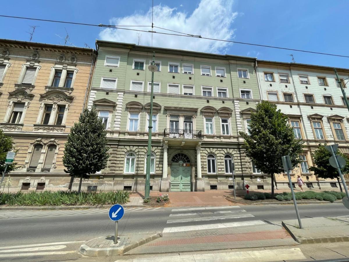 Fullmoon Apartments 1 Szeged Exterior photo